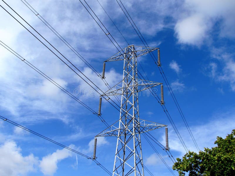 Download Pylône image stock. Image du électricité, ciel, utilitaire - 77155679