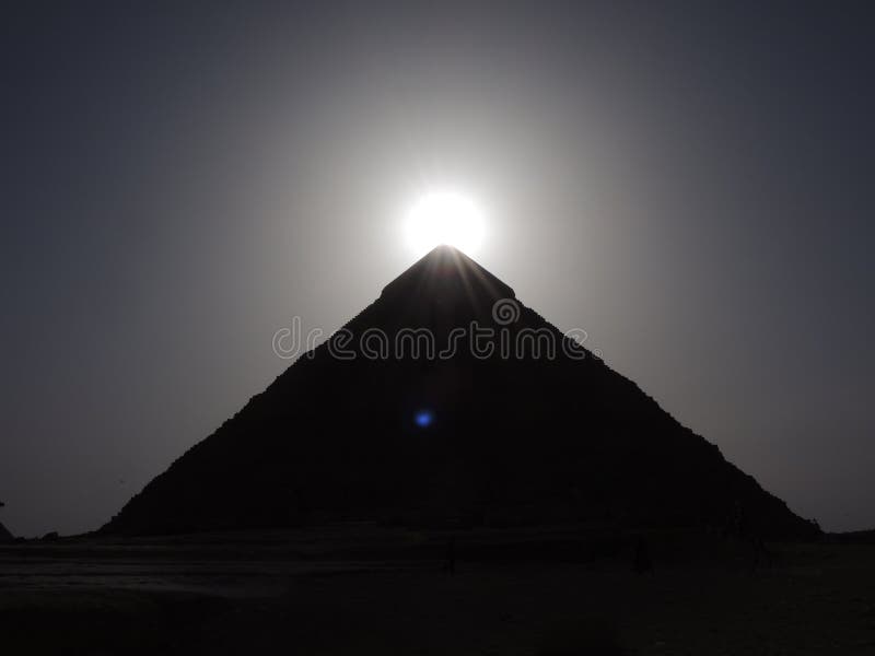 Pyramid av Kefren i Egypten royaltyfri bild Pyramid av Kefren i Egypten royaltyfri bild