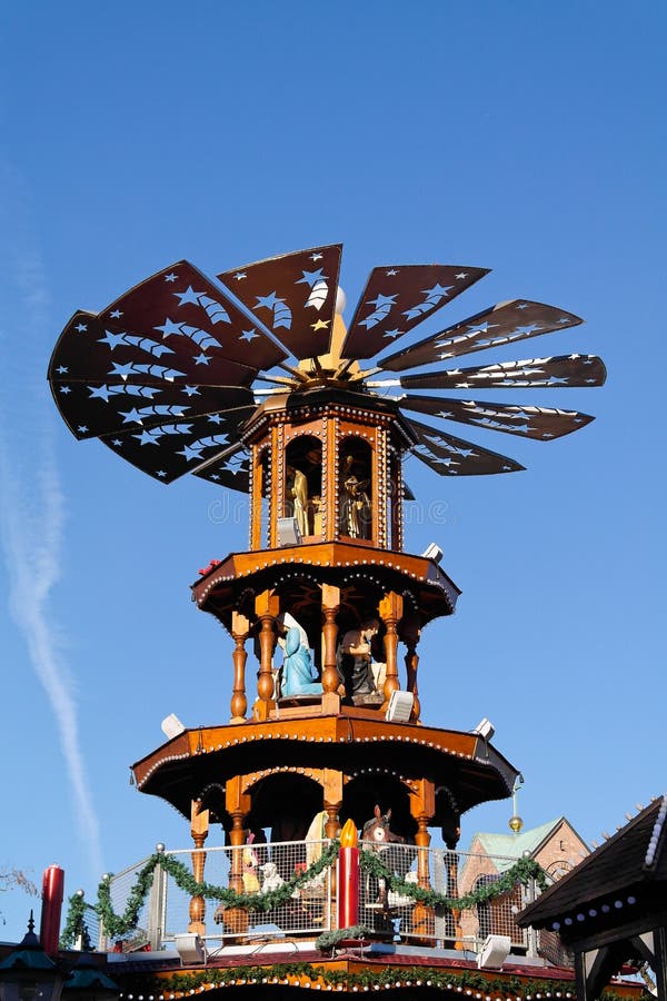Pyramide de la Navidad imágenes de archivo libres de regalías Pyramide de la Navidad imágenes de archivo libres de regalías
