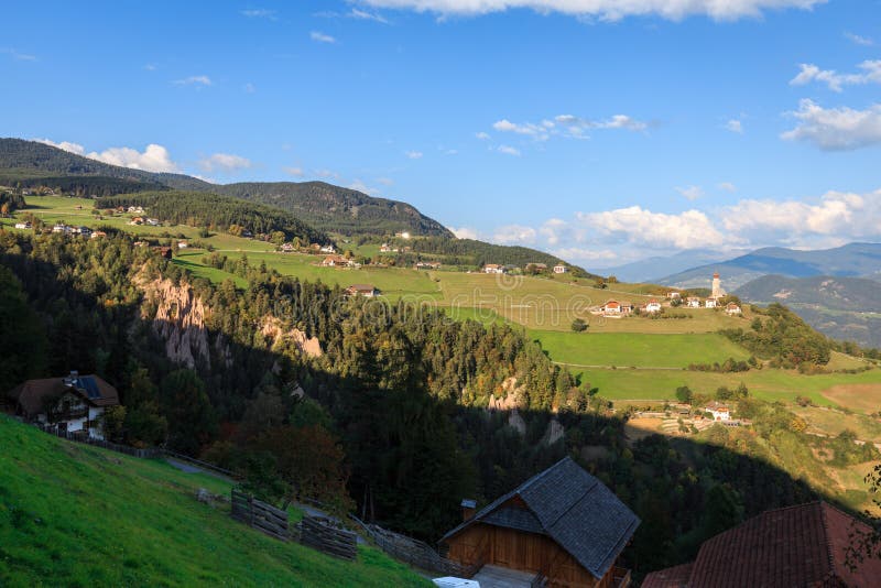 Pyramides de la Terre à Ritten près de Lengmoos dans les Dolomites, Tyrol du Sud, Italie photo libre de droits