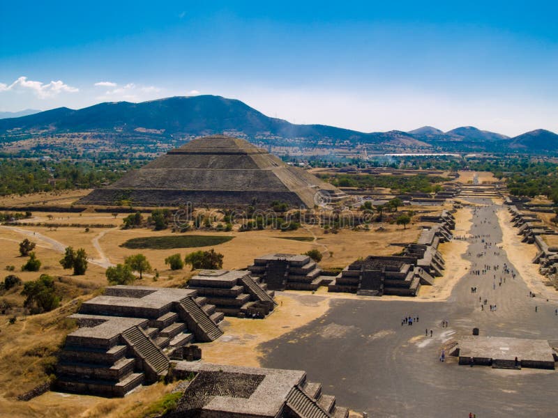 Pyramides de Teotihuacan image libre de droits Pyramides de Teotihuacan image libre de droits