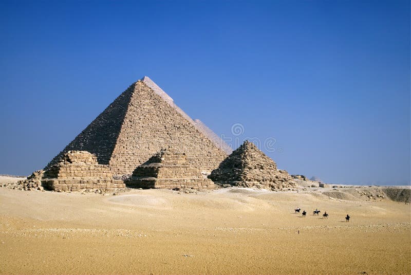 Pyramides à cheval Pyramides à cheval