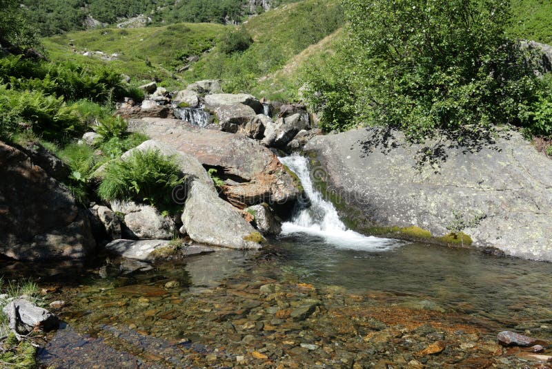 Pyrenean ποταμός σε Ariege, Γαλλία στοκ φωτογραφίες
