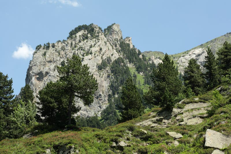 Pyrenean τοπίο σε Ariege, Occitanie στο νότο της Γαλλίας στοκ εικόνες