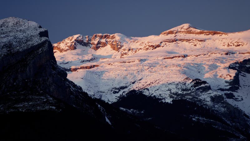 pyrenees imagem de stock royalty free pyrenees imagem de stock royalty free