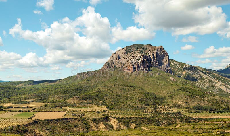 Pyrenäen-Berge. Berge der Pyrenäen in Spanien an einem sonnigen Tag