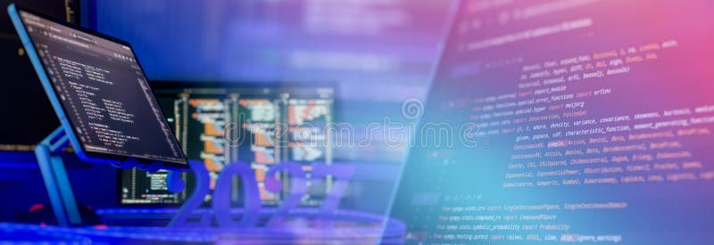 2027年抽象网络空间背景，包含Python数据分析脚本和霓虹灯照明的显示器设置。 免版税库存照片