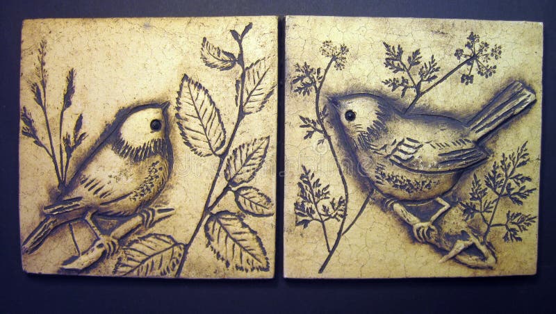 Pájaros pintados en la arcilla imagenes de archivo Pájaros pintados en la arcilla imagenes de archivo