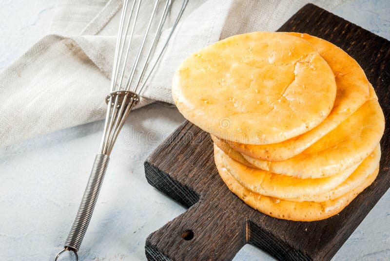 Pão caseiro da nuvem das tortilhas imagem de stock Pão caseiro da nuvem das tortilhas imagem de stock