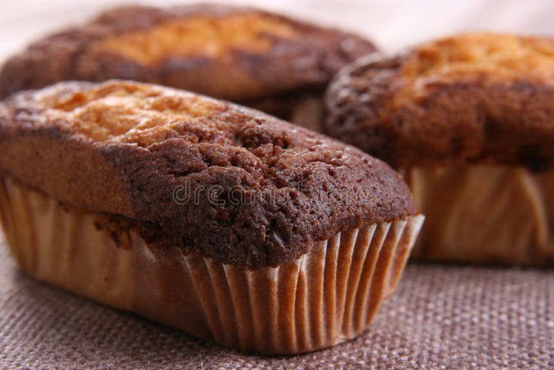 Pão doce no papel fotos de stock royalty free