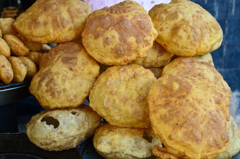 Pão fritado do indiano, bhatoora foto de stock royalty free Pão fritado do indiano, bhatoora foto de stock royalty free