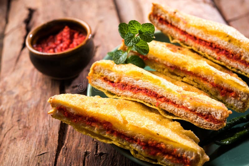 Pão Pakora ou pão Pakoda ou bhaji fotos de stock Pão Pakora ou pão Pakoda ou bhaji fotos de stock