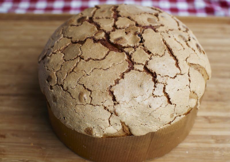 Pão típico do Natal do Panettone em Italy imagens de stock Pão típico do Natal do Panettone em Italy imagens de stock