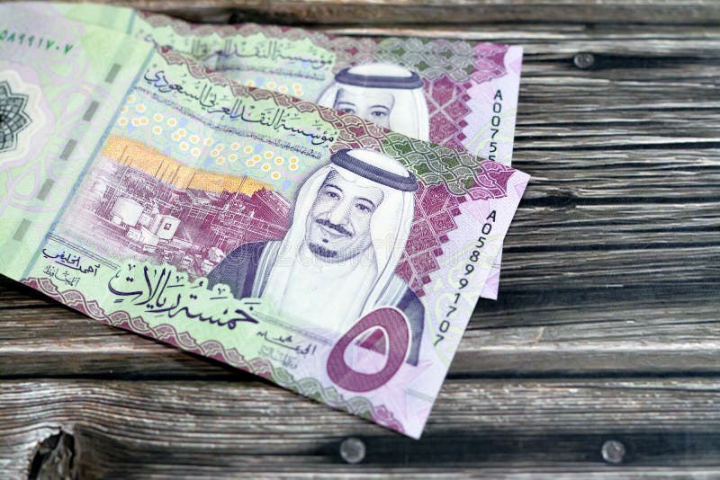 På andra sidan av den nya polymeren 5 sar fem saudi arabia riyals cash money-sedel Bill series 1441 ah har shaybah-olja arkivbild