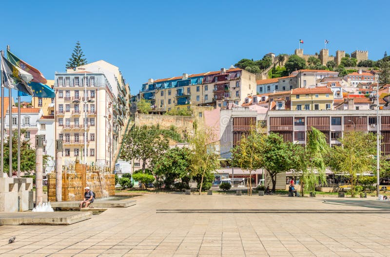 På den fyrkantiga Martimen Moniz i Lissabon - Portugal royaltyfria bilder På den fyrkantiga Martimen Moniz i Lissabon - Portugal royaltyfria bilder