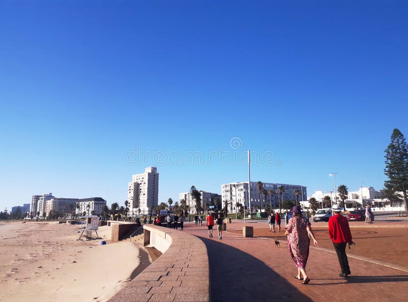 På morgonen gå på fronten i porten Elizabeth Nelson Mandela Bay royaltyfria bilder