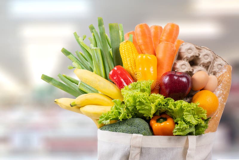 Påse för shopping för Eco dagbruk med grönsaklivsmedelsbutikshopping i sup arkivfoton Påse för shopping för Eco dagbruk med grönsaklivsmedelsbutikshopping i sup arkivfoton