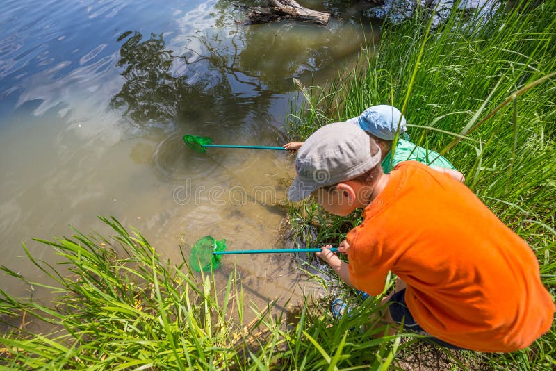 Pêche d'enfants images libres de droits Pêche d'enfants images libres de droits