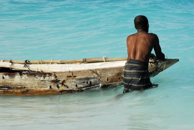 Pêche de lever de soleil sur l'île de Zanzibar images stock Pêche de lever de soleil sur l'île de Zanzibar images stock
