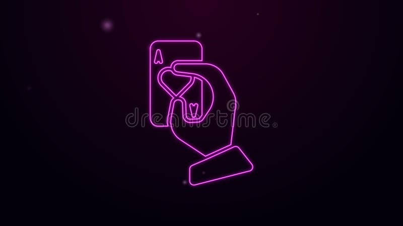 Płonąca neonowa linia Ręcznie trzymająca karty do gry ikona na fioletowym tle Projektowanie gier w kasynie 4 tys. ruchu wideo