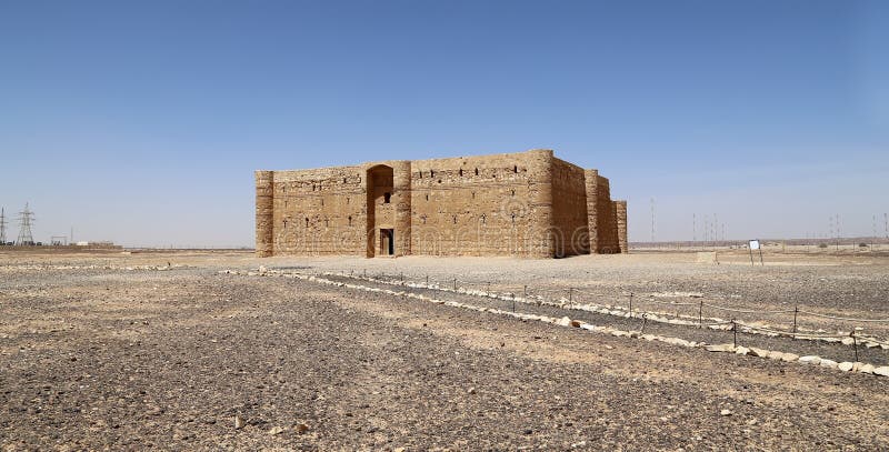 Qasr Kharana pustynny kasztel w wschodnim Jordania, (Kharanah lub Harrana) (100 km Amman) zdjęcia royalty free