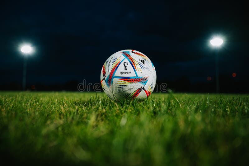 Quatar Doha 18 De Julho De 2022 : Oficial Adidas Fifa Bola De Futebol  Mundial Al Rihla. Campeonato Mundial No Qatar 2022. Jogo De Foto Editorial  - Imagem de molde, adidas: 251777651