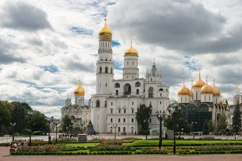 Quadrado de Ivanovskaya no Kremlin de Moscou
