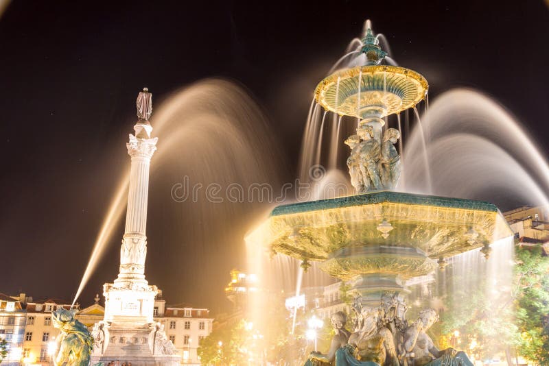 Quadrado de Rossio ou o quadrado de Pedro IV em Lisboa imagem de stock royalty free Quadrado de Rossio ou o quadrado de Pedro IV em Lisboa imagem de stock royalty free