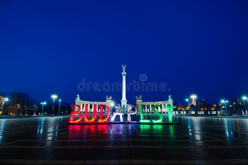 Praça dos Heróis e Budapeste fotografia de stock