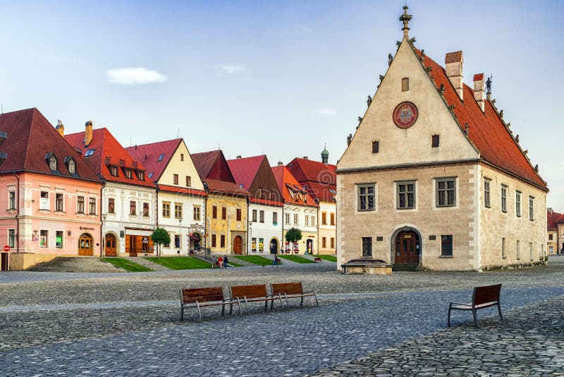 Quadrado histórico na cidade Bardejov do Unesco, Eslováquia foto de stock Quadrado histórico na cidade Bardejov do Unesco, Eslováquia foto de stock