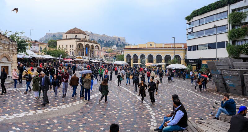 Quadrato ammucchiato di Monastiraki a Atene immagini stock libere da diritti Quadrato ammucchiato di Monastiraki a Atene immagini stock libere da diritti