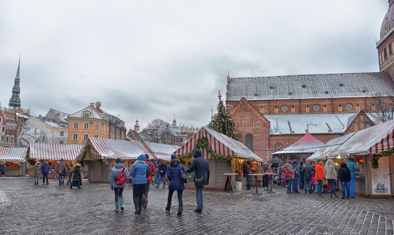 Quadrato della cupola al Natale immagine stock libera da diritti Quadrato della cupola al Natale immagine stock libera da diritti