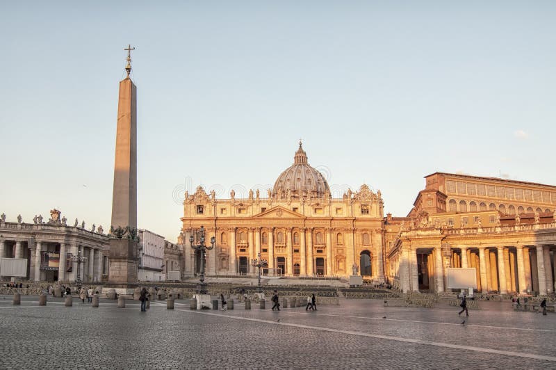 Quadrato della st Peter a Vatican, Roma fotografie stock libere da diritti Quadrato della st Peter a Vatican, Roma fotografie stock libere da diritti
