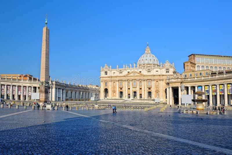 Quadrato di St Peters, chiesa di St Peters, Città del Vaticano fotografie stock libere da diritti Quadrato di St Peters, chiesa di St Peters, Città del Vaticano fotografie stock libere da diritti
