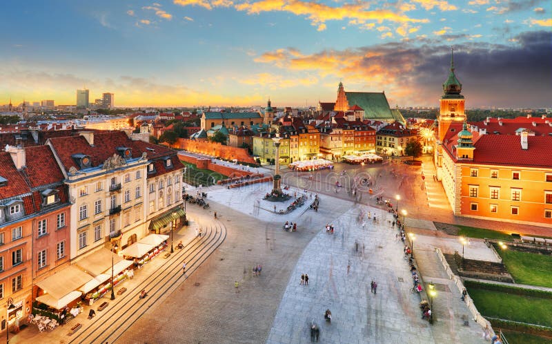Quadrato di Varsavia Città Vecchia, castello reale al tramonto, Polonia