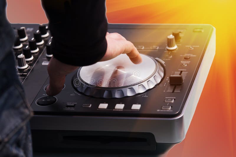 Quadro di controllo di musica del DJ immagine stock libera da diritti Quadro di controllo di musica del DJ immagine stock libera da diritti
