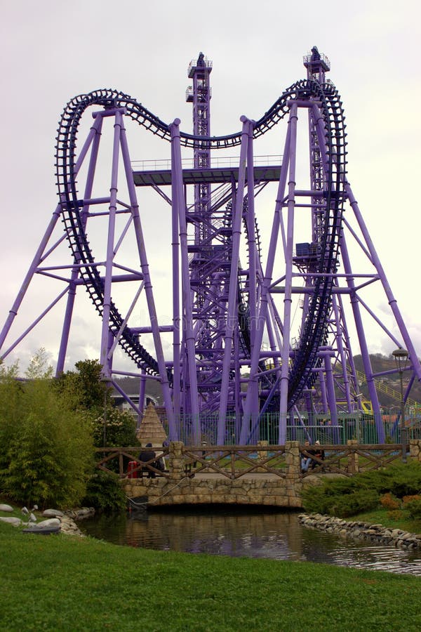 The quantum leap ride is an analogue of a roller coaster. Side view