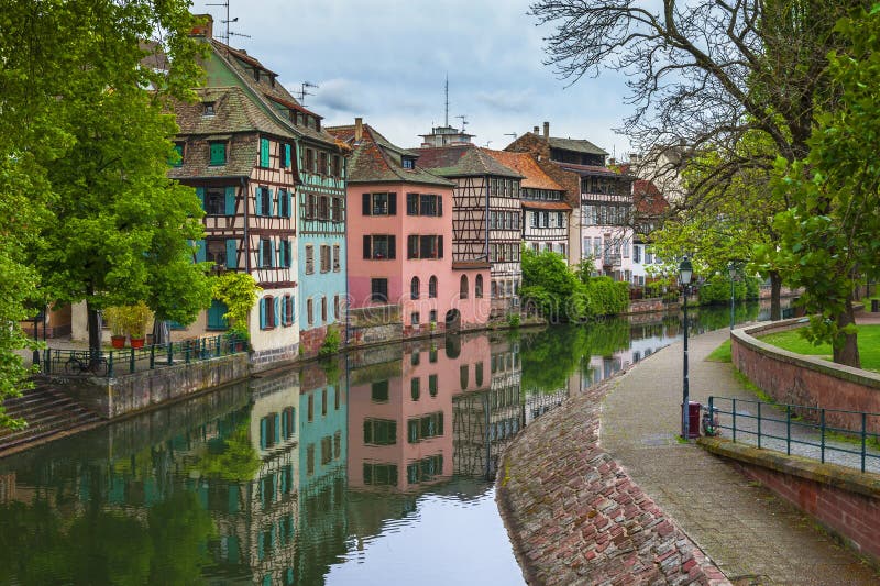 Quarto de Petite France do La foto de stock Quarto de Petite France do La foto de stock