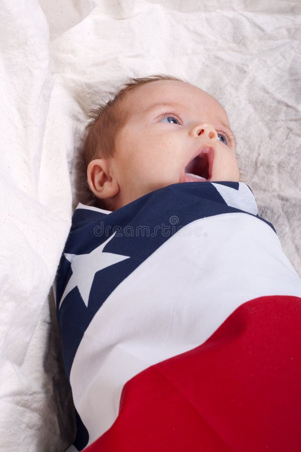 Quarto di sbadiglio del bambino di luglio fotografie stock Quarto di sbadiglio del bambino di luglio fotografie stock