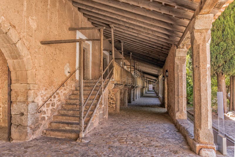 Quartos dos peregrinos no monastério de Lluc, Mallorca foto de stock Quartos dos peregrinos no monastério de Lluc, Mallorca foto de stock