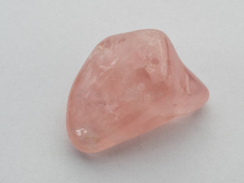 Quartzo cor-de-rosa cru - gema semipreciosa usada para joias e alternat imagem de stock Quartzo cor-de-rosa cru - gema semipreciosa usada para joias e alternat imagem de stock