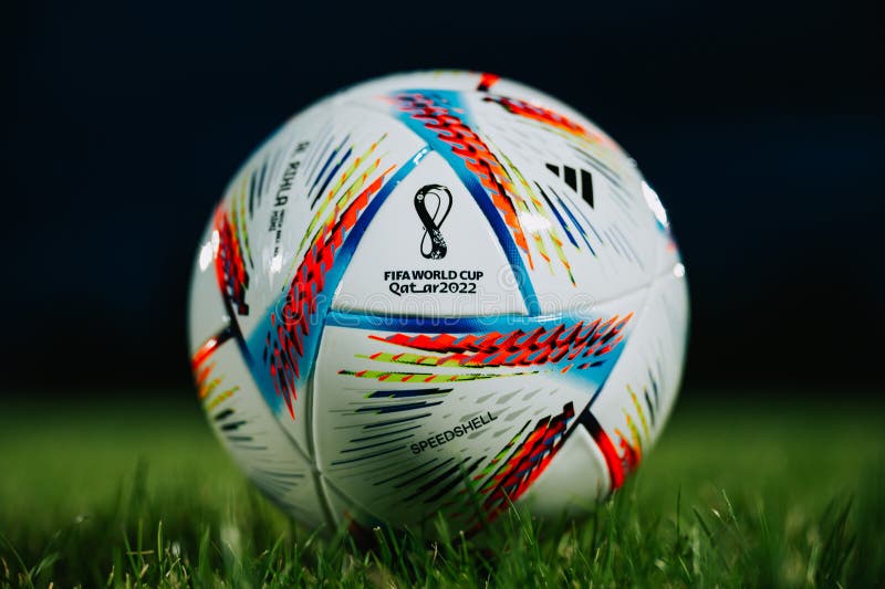 Quatar Doha 18 De Julho De 2022 : Oficial Adidas Fifa Bola De Futebol  Mundial Al Rihla. Campeonato Mundial No Qatar 2022. Jogo De Foto Editorial  - Imagem de esfera, oficial: 251777861