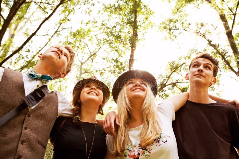 Quatre amis adolescents photo stock Quatre amis adolescents photo stock