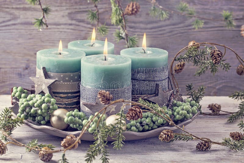 Quattro Candele Verdi Di Natale Immagine Stock - Immagine di