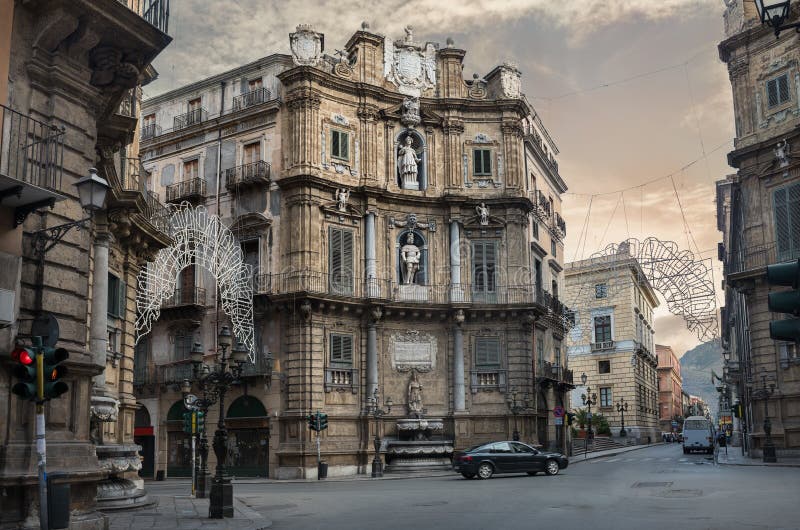 Quattro Canti (vier hoeken) in Palermo, Sicilië, Italië stock fotografie Quattro Canti (vier hoeken) in Palermo, Sicilië, Italië stock fotografie