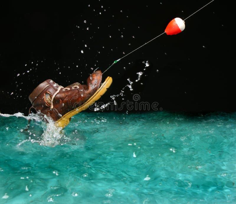 Que desapontamento! uma sapata em vez de um peixe foto de stock royalty free Que desapontamento! uma sapata em vez de um peixe foto de stock royalty free