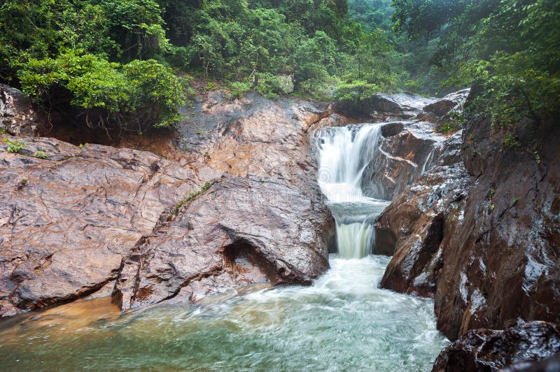 Que la cascada de Mayom, Koh Chang, Tailandia fotografía de archivo libre de regalías Que la cascada de Mayom, Koh Chang, Tailandia fotografía de archivo libre de regalías