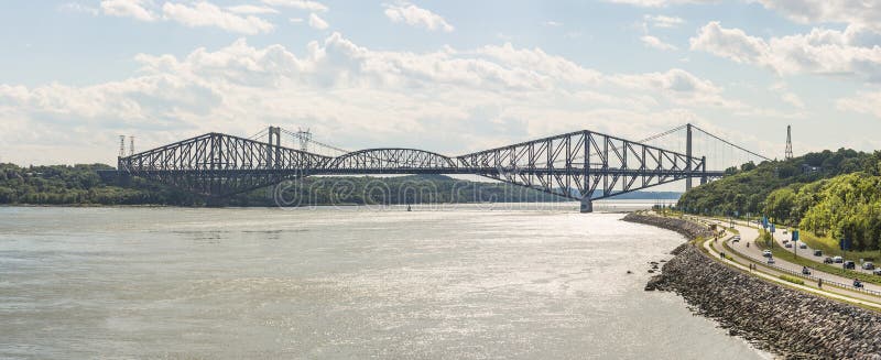 Quebec-Brücke ist eine befestigte Stahlbinderstruktur stockbild Quebec-Brücke ist eine befestigte Stahlbinderstruktur stockbild