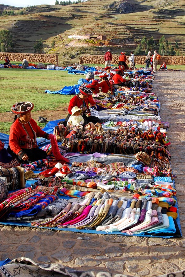 opwinding Buik Hobart Quechua Vrouw Kleedde Zich in Traditionele Kleding Redactionele Stock Foto  - Image of markt, alpaca: 176308923