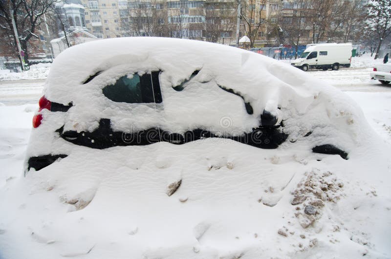 Neve intensa - carro preso imagem de stock royalty free